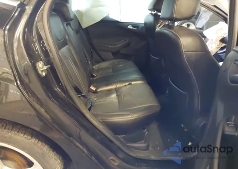 2014 Ford Focus Titanium z USA, uszkodzony, nr VIN 1FADP3N27EL238304